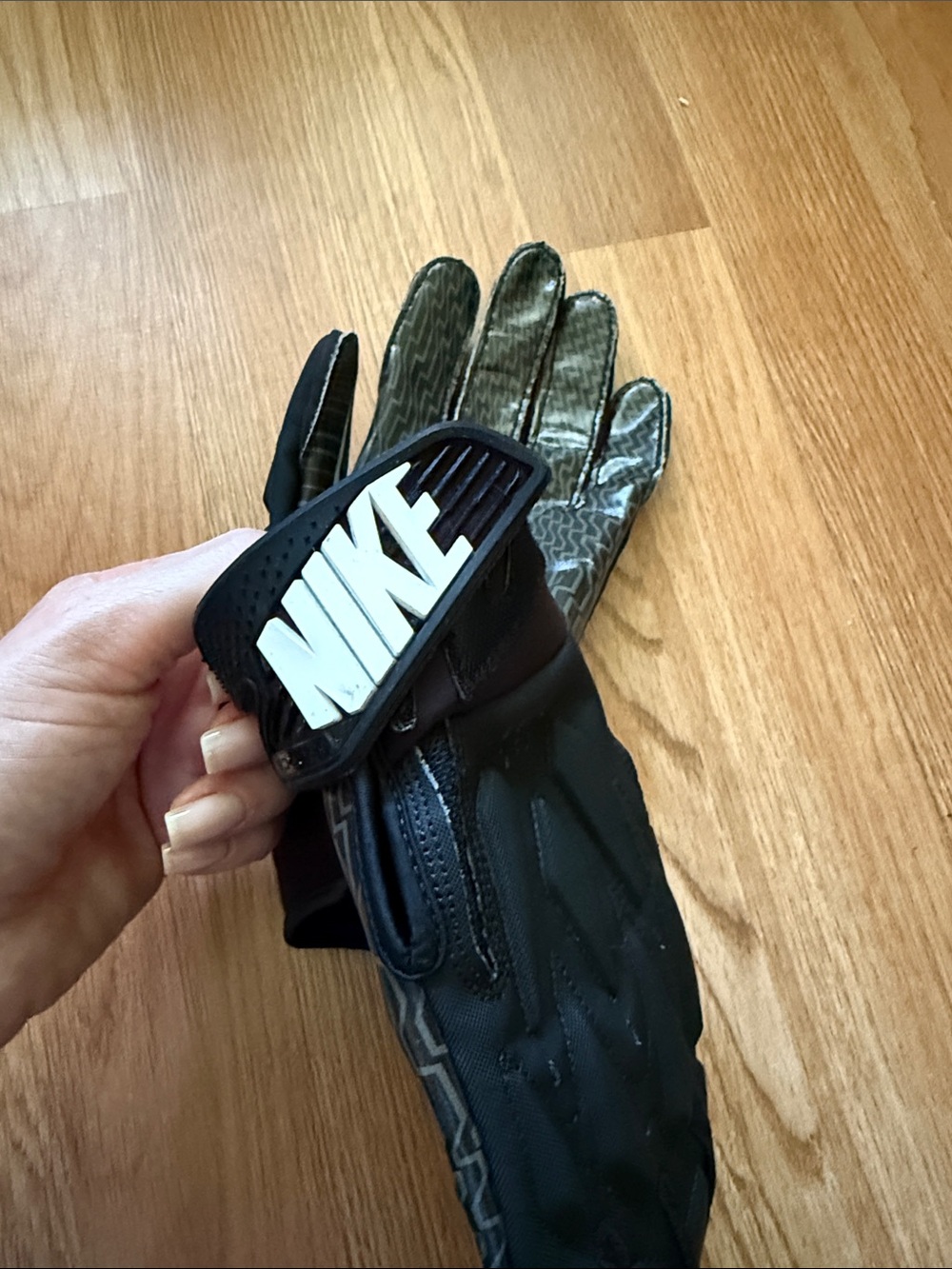 Football gloves - Picture 3 of 4